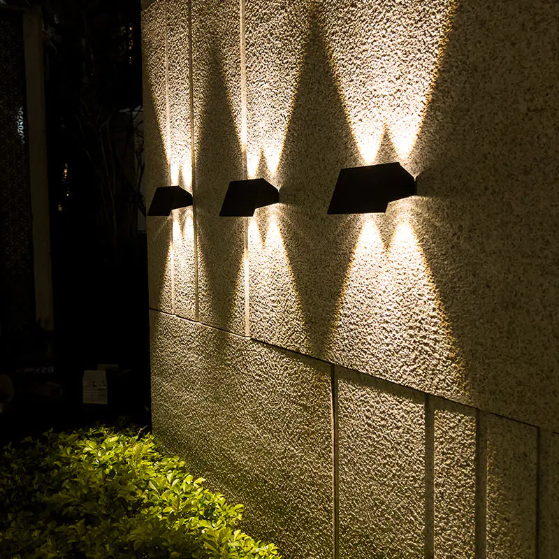 LED Luma Wall Garden Light