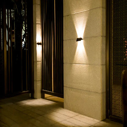 LED Luma Wall Garden Light